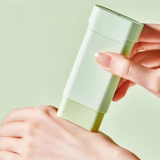 ضد افتاب استیکی خنک کننده سیکا کولینگ توکوبو TOCOBO Cica Cooling Sun Stick